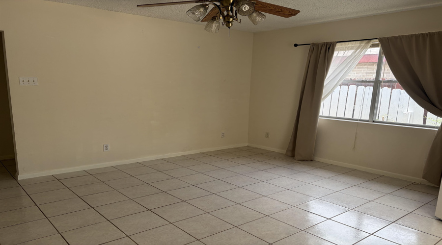 6018 Colt Dr, Laredo, Texas 78043, 3 Bedrooms Bedrooms, 6 Rooms Rooms,2 BathroomsBathrooms,Residential,For Sale,6018 Colt Dr,20263212
