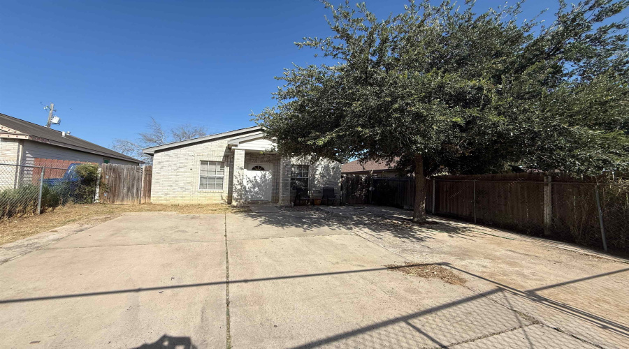 308 Larga Vista Dr, Laredo, Texas 78043, 3 Bedrooms Bedrooms, 5 Rooms Rooms,2 BathroomsBathrooms,Residential,For Rent,308 Larga Vista Dr,20263215