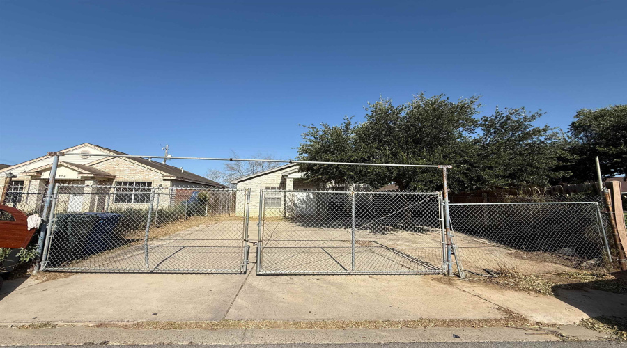 308 Larga Vista Dr, Laredo, Texas 78043, 3 Bedrooms Bedrooms, 5 Rooms Rooms,2 BathroomsBathrooms,Residential,For Rent,308 Larga Vista Dr,20263215