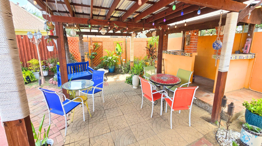 110 Lagos Ave, Laredo, Texas 78045, 3 Bedrooms Bedrooms, 6 Rooms Rooms,2 BathroomsBathrooms,Residential,For Sale,110 Lagos Ave,20263216