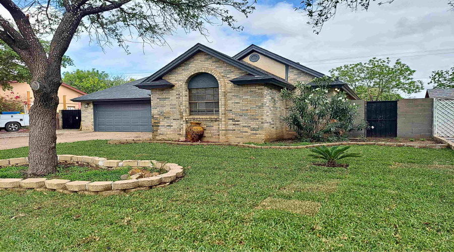 1914 Lowry Rd, Laredo, Texas 78045, 3 Bedrooms Bedrooms, 5 Rooms Rooms,2 BathroomsBathrooms,Residential,For Rent,1914 Lowry Rd,20263217