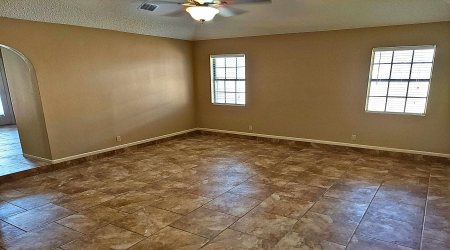 1914 Lowry Rd, Laredo, Texas 78045, 3 Bedrooms Bedrooms, 5 Rooms Rooms,2 BathroomsBathrooms,Residential,For Rent,1914 Lowry Rd,20263217