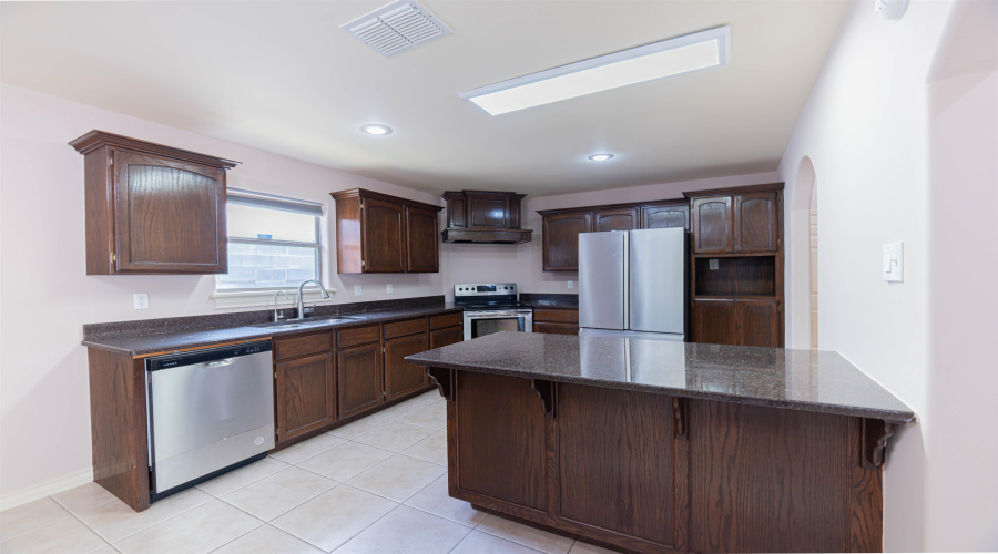 8710 Allegheny St, Laredo, Texas 78045, 4 Bedrooms Bedrooms, 5 Rooms Rooms,2 BathroomsBathrooms,Residential,For Sale,8710 Allegheny St,20263219