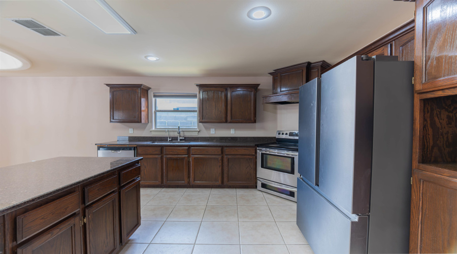 8710 Allegheny St, Laredo, Texas 78045, 4 Bedrooms Bedrooms, 5 Rooms Rooms,2 BathroomsBathrooms,Residential,For Sale,8710 Allegheny St,20263219