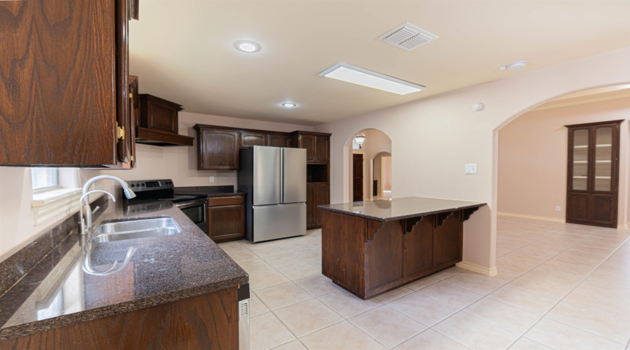 8710 Allegheny St, Laredo, Texas 78045, 4 Bedrooms Bedrooms, 5 Rooms Rooms,2 BathroomsBathrooms,Residential,For Sale,8710 Allegheny St,20263219