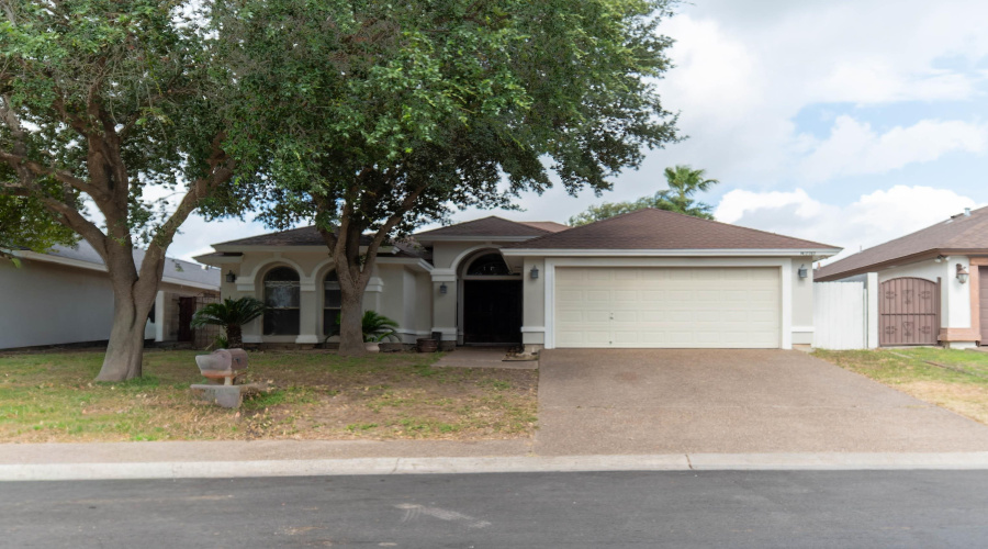 8710 Allegheny St, Laredo, Texas 78045, 4 Bedrooms Bedrooms, 5 Rooms Rooms,2 BathroomsBathrooms,Residential,For Sale,8710 Allegheny St,20263219