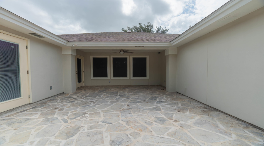 8710 Allegheny St, Laredo, Texas 78045, 4 Bedrooms Bedrooms, 5 Rooms Rooms,2 BathroomsBathrooms,Residential,For Sale,8710 Allegheny St,20263219
