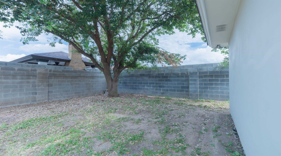 8710 Allegheny St, Laredo, Texas 78045, 4 Bedrooms Bedrooms, 5 Rooms Rooms,2 BathroomsBathrooms,Residential,For Sale,8710 Allegheny St,20263219