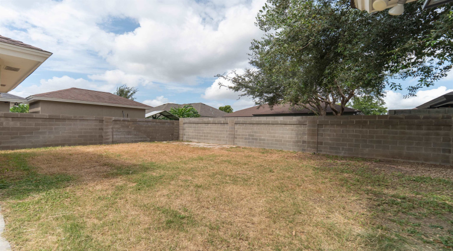 8710 Allegheny St, Laredo, Texas 78045, 4 Bedrooms Bedrooms, 5 Rooms Rooms,2 BathroomsBathrooms,Residential,For Sale,8710 Allegheny St,20263219