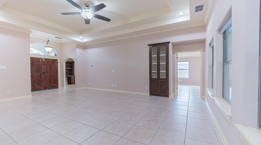 8710 Allegheny St, Laredo, Texas 78045, 4 Bedrooms Bedrooms, 5 Rooms Rooms,2 BathroomsBathrooms,Residential,For Sale,8710 Allegheny St,20263219