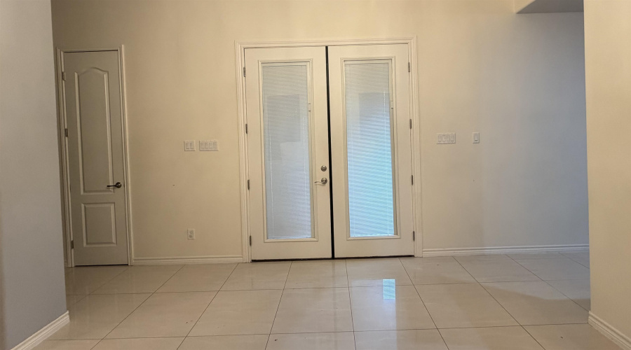 180 Lake Carnegie Ct., Laredo, Texas 78041, 3 Bedrooms Bedrooms, 3 Rooms Rooms,1 BathroomBathrooms,Residential,For Rent,180 Lake Carnegie Ct.,20263221