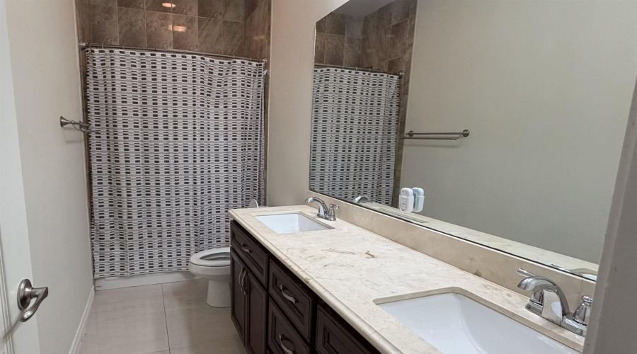 180 Lake Carnegie Ct., Laredo, Texas 78041, 3 Bedrooms Bedrooms, 3 Rooms Rooms,1 BathroomBathrooms,Residential,For Rent,180 Lake Carnegie Ct.,20263221