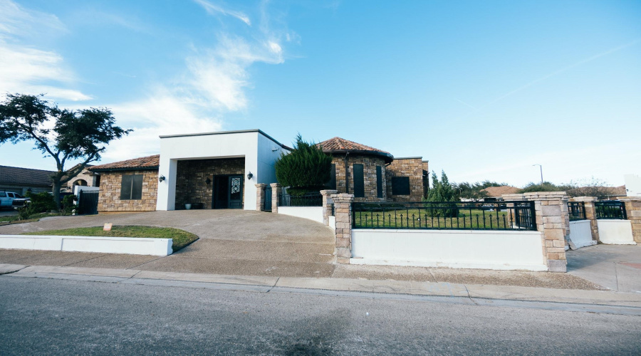 302 Lake Clark Ct, Laredo, Texas 78041, 4 Bedrooms Bedrooms, 8 Rooms Rooms,4 BathroomsBathrooms,Residential,For Rent,302 Lake Clark Ct,20263222
