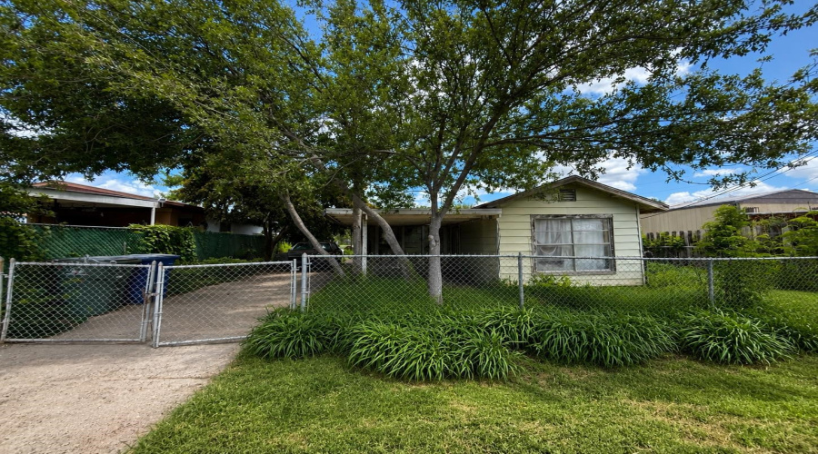 404 W Locust St, Laredo, Texas 78040, 1 Bedroom Bedrooms, 3 Rooms Rooms,1 BathroomBathrooms,Residential,For Sale,404 W Locust St,20263223