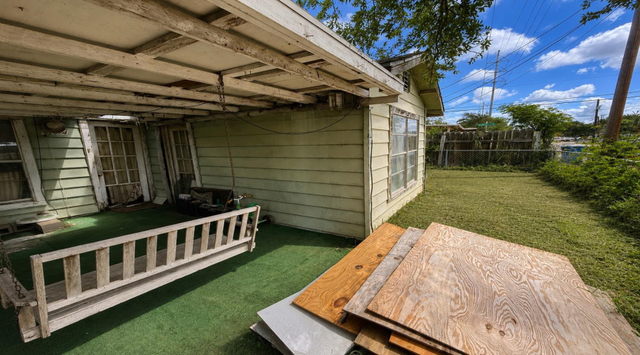 404 W Locust St, Laredo, Texas 78040, 1 Bedroom Bedrooms, 3 Rooms Rooms,1 BathroomBathrooms,Residential,For Sale,404 W Locust St,20263223