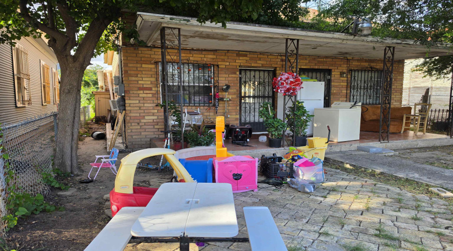2012 Matamoros St, Laredo, Texas 78040, ,Multi-family,For Sale,2012 Matamoros St,20263225