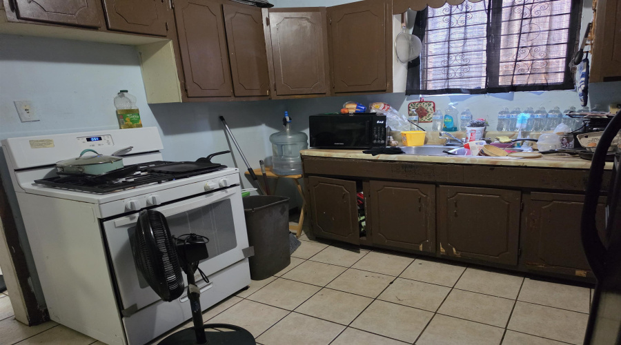 2012 Matamoros St, Laredo, Texas 78040, ,Multi-family,For Sale,2012 Matamoros St,20263225