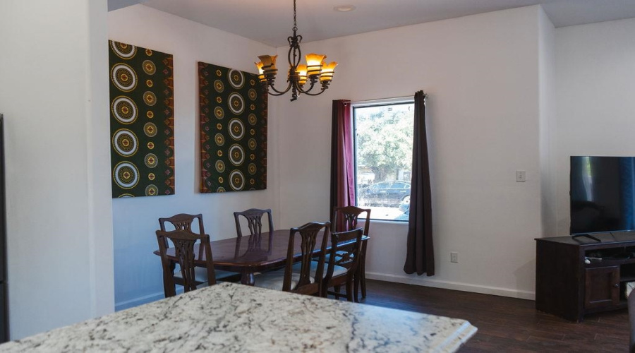 710 N Martin Ave, Laredo, Texas 78043, 5 Bedrooms Bedrooms, 8 Rooms Rooms,2 BathroomsBathrooms,Residential,For Sale,710 N Martin Ave,20261630