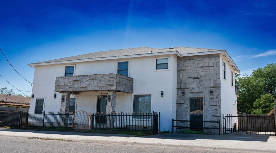 710 N Martin Ave, Laredo, Texas 78043, 5 Bedrooms Bedrooms, 8 Rooms Rooms,2 BathroomsBathrooms,Residential,For Sale,710 N Martin Ave,20261630