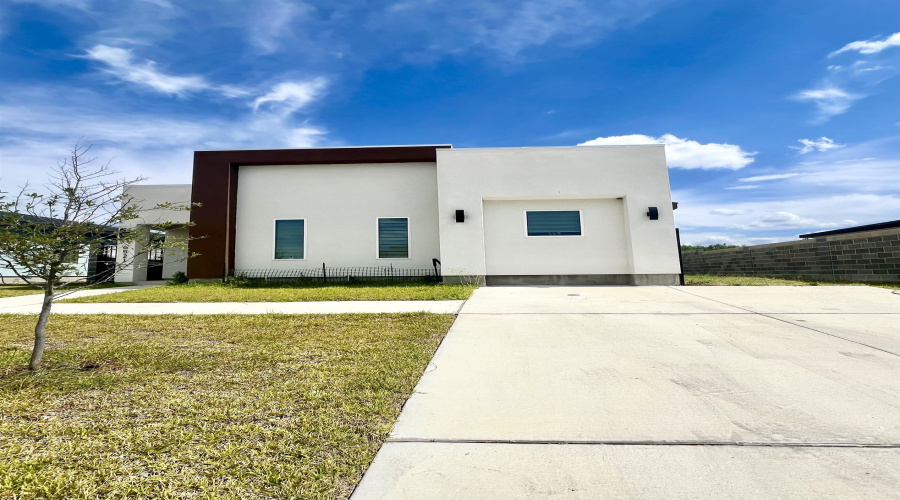 6521 Adenia Loop, Laredo, Texas 78043, 3 Bedrooms Bedrooms, 5 Rooms Rooms,2 BathroomsBathrooms,Residential,For Rent,6521 Adenia Loop,20263224