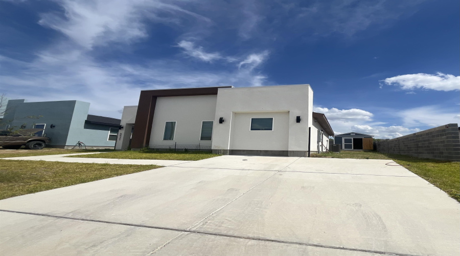 6521 Adenia Loop, Laredo, Texas 78043, 3 Bedrooms Bedrooms, 5 Rooms Rooms,2 BathroomsBathrooms,Residential,For Rent,6521 Adenia Loop,20263224