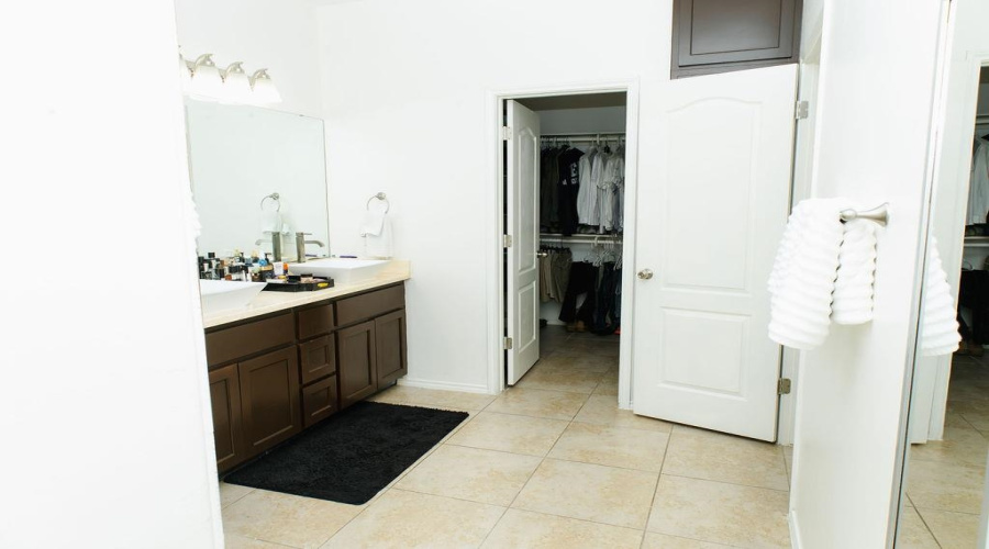 9808 Aziz St., LAREDO, Texas 78045, 3 Bedrooms Bedrooms, 6 Rooms Rooms,2 BathroomsBathrooms,Residential,For Sale,9808 Aziz St.,20263232