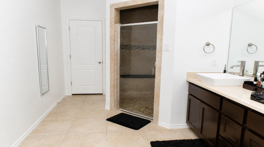 9808 Aziz St., LAREDO, Texas 78045, 3 Bedrooms Bedrooms, 6 Rooms Rooms,2 BathroomsBathrooms,Residential,For Sale,9808 Aziz St.,20263232