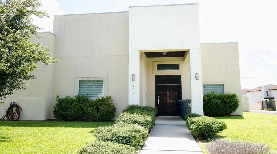 9808 Aziz St., LAREDO, Texas 78045, 3 Bedrooms Bedrooms, 6 Rooms Rooms,2 BathroomsBathrooms,Residential,For Sale,9808 Aziz St.,20263232