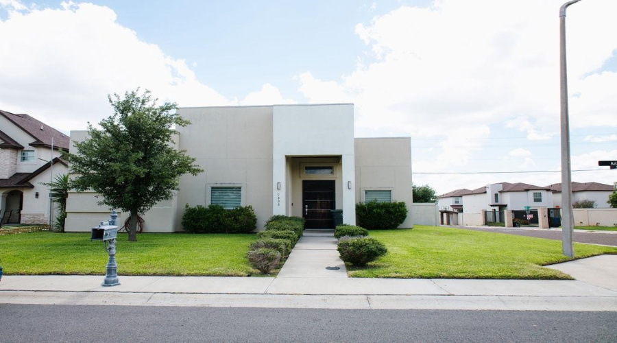 9808 Aziz St., LAREDO, Texas 78045, 3 Bedrooms Bedrooms, 6 Rooms Rooms,2 BathroomsBathrooms,Residential,For Sale,9808 Aziz St.,20263232