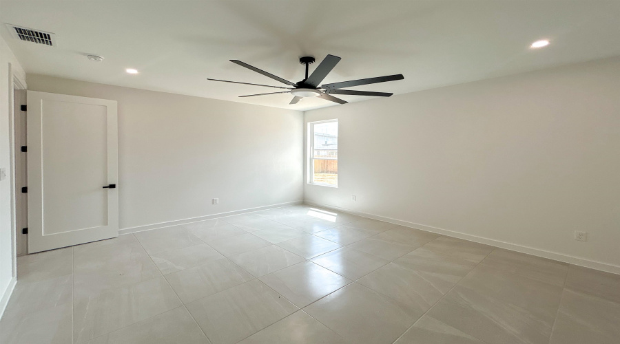 109 Balmorhea Dr., Laredo, Texas 78045, 4 Bedrooms Bedrooms, 6 Rooms Rooms,2 BathroomsBathrooms,Residential,For Sale,109 Balmorhea Dr.,20263235