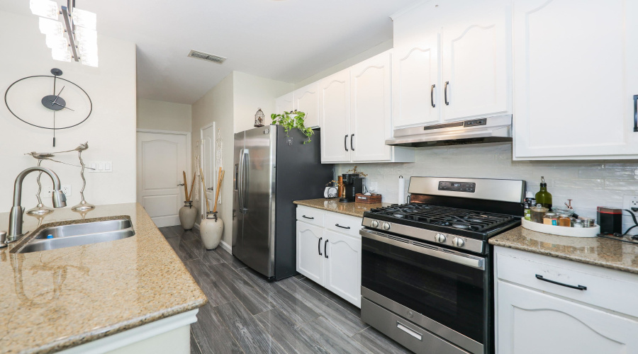 9310 Albany Dr, Laredo, Texas 78045, 3 Bedrooms Bedrooms, 5 Rooms Rooms,2 BathroomsBathrooms,Residential,For Sale,9310 Albany Dr,20263238