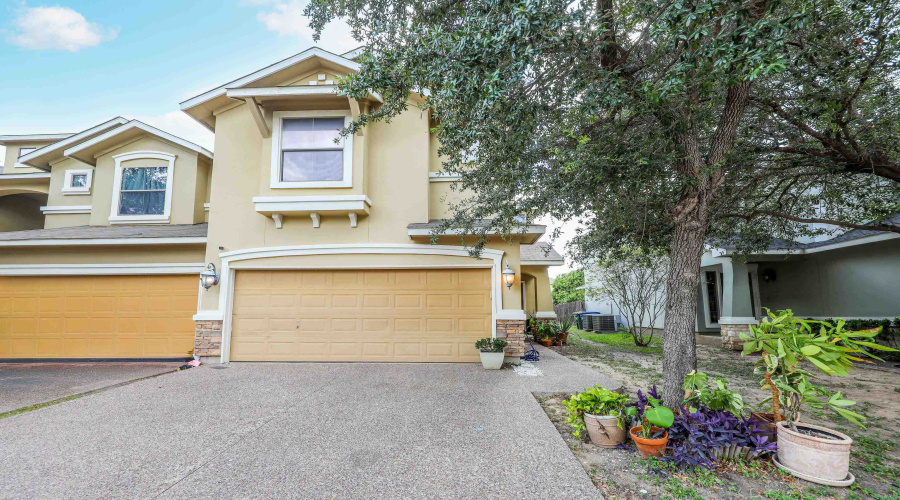 9310 Albany Dr, Laredo, Texas 78045, 3 Bedrooms Bedrooms, 5 Rooms Rooms,2 BathroomsBathrooms,Residential,For Sale,9310 Albany Dr,20263238