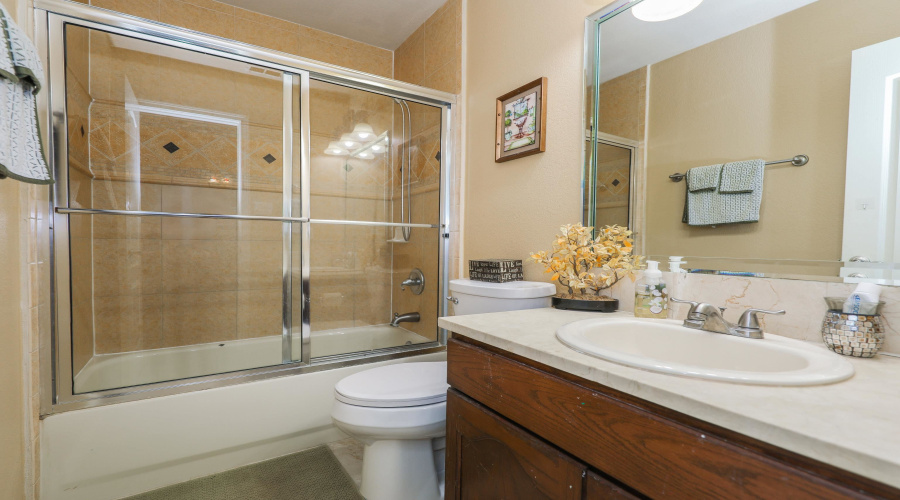 9310 Albany Dr, Laredo, Texas 78045, 3 Bedrooms Bedrooms, 5 Rooms Rooms,2 BathroomsBathrooms,Residential,For Sale,9310 Albany Dr,20263238
