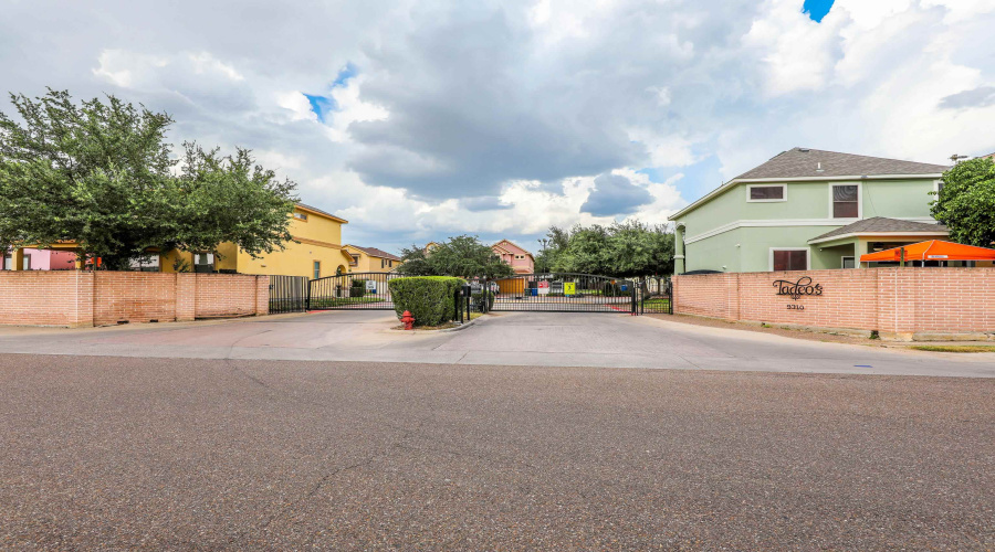 9310 Albany Dr, Laredo, Texas 78045, 3 Bedrooms Bedrooms, 5 Rooms Rooms,2 BathroomsBathrooms,Residential,For Sale,9310 Albany Dr,20263238