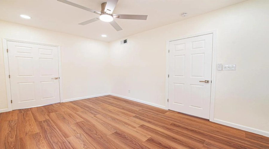 2218 Burnside St, Laredo, Texas 78040, ,Multi-family,For Sale,2218 Burnside St,20263240