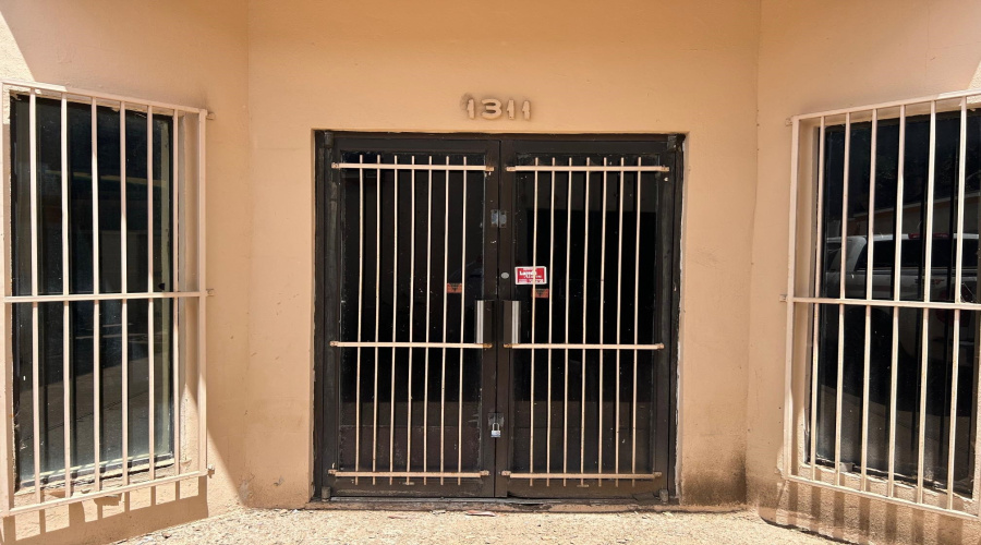 1311 Iturbide St, Laredo, Texas 78040, 6 Rooms Rooms,1 BathroomBathrooms,Commercial retail/office,For Sale,1311 Iturbide St,20263250