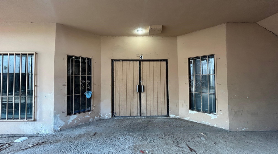 1311 Iturbide St, Laredo, Texas 78040, 6 Rooms Rooms,1 BathroomBathrooms,Commercial retail/office,For Sale,1311 Iturbide St,20263250
