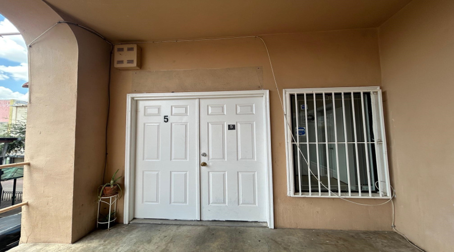 1311 Iturbide St, Laredo, Texas 78040, 6 Rooms Rooms,1 BathroomBathrooms,Commercial retail/office,For Sale,1311 Iturbide St,20263250