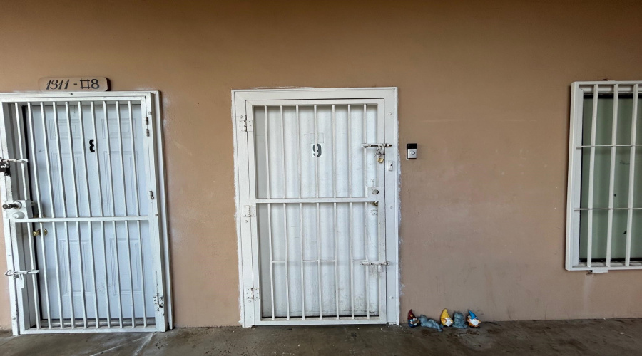 1311 Iturbide St, Laredo, Texas 78040, 6 Rooms Rooms,1 BathroomBathrooms,Commercial retail/office,For Sale,1311 Iturbide St,20263250