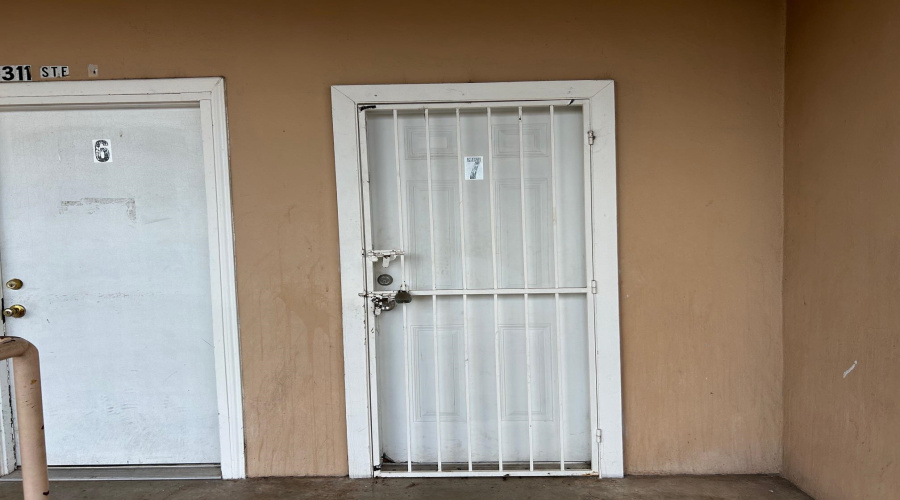 1311 Iturbide St, Laredo, Texas 78040, 6 Rooms Rooms,1 BathroomBathrooms,Commercial retail/office,For Sale,1311 Iturbide St,20263250