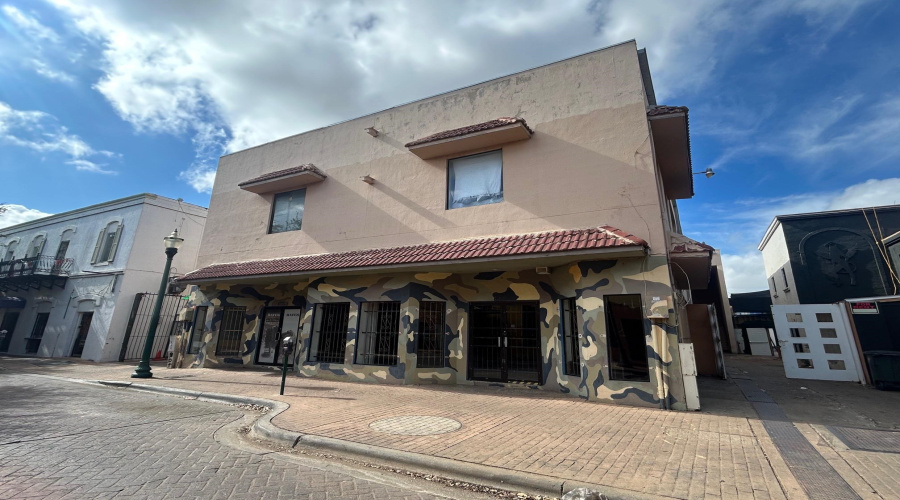 1311 Iturbide St, Laredo, Texas 78040, 6 Rooms Rooms,1 BathroomBathrooms,Commercial retail/office,For Sale,1311 Iturbide St,20263250