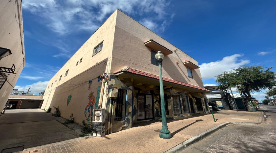 1311 Iturbide St, Laredo, Texas 78040, 6 Rooms Rooms,1 BathroomBathrooms,Commercial retail/office,For Sale,1311 Iturbide St,20263250