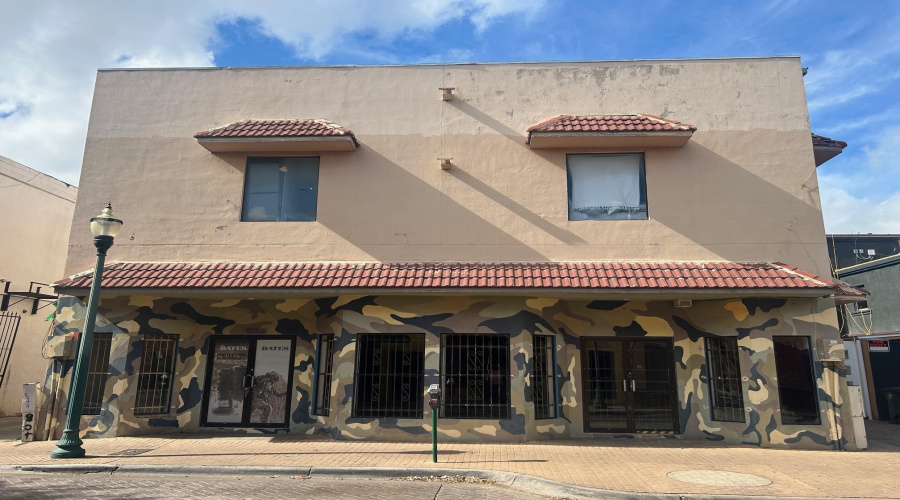 1311 Iturbide St, Laredo, Texas 78040, 6 Rooms Rooms,1 BathroomBathrooms,Commercial retail/office,For Sale,1311 Iturbide St,20263250