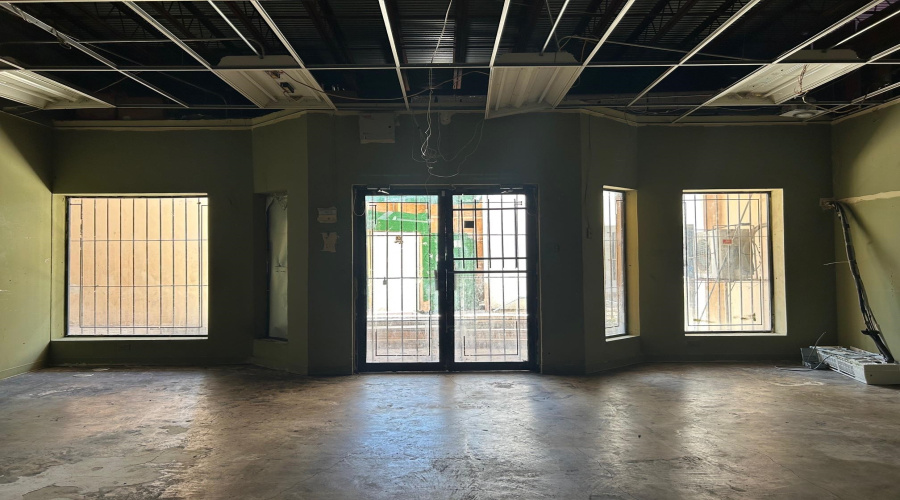 1311 Iturbide St, Laredo, Texas 78040, 6 Rooms Rooms,1 BathroomBathrooms,Commercial retail/office,For Sale,1311 Iturbide St,20263250