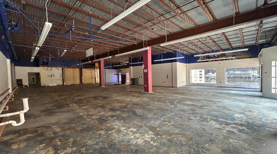 1311 Iturbide St, Laredo, Texas 78040, 6 Rooms Rooms,1 BathroomBathrooms,Commercial retail/office,For Sale,1311 Iturbide St,20263250