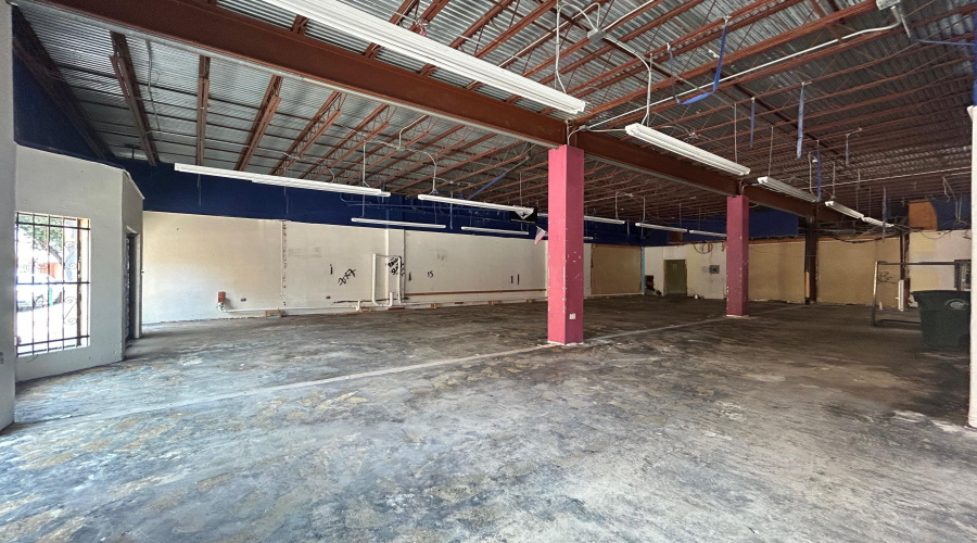 1311 Iturbide St, Laredo, Texas 78040, 6 Rooms Rooms,1 BathroomBathrooms,Commercial retail/office,For Sale,1311 Iturbide St,20263250