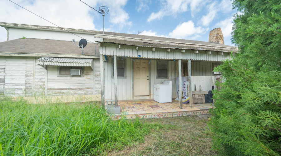 5114 & 5102 San Francisco Ave, Laredo, Texas 78041, 4 Bedrooms Bedrooms, 8 Rooms Rooms,2 BathroomsBathrooms,Residential,For Sale,5114 & 5102 San Francisco Ave,20263242