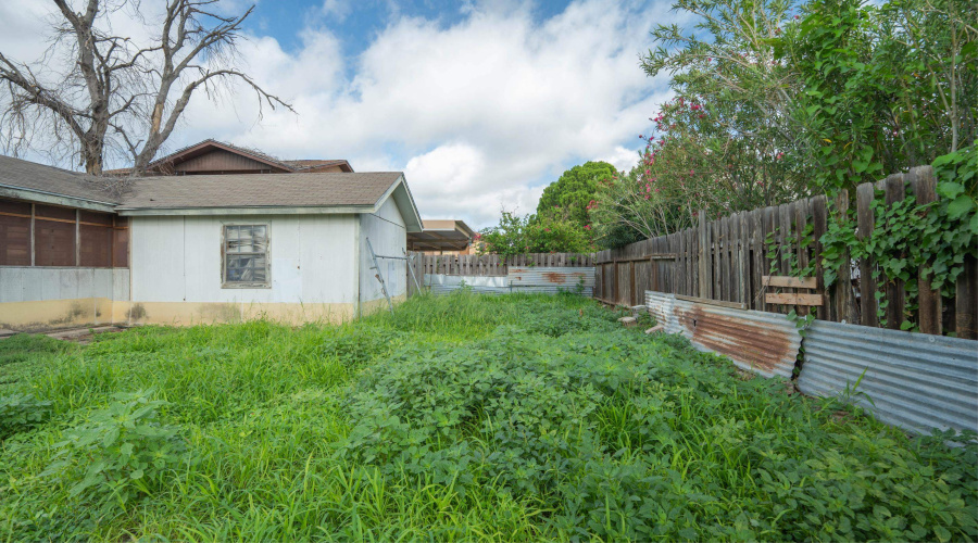 5114 & 5102 San Francisco Ave, Laredo, Texas 78041, 4 Bedrooms Bedrooms, 8 Rooms Rooms,2 BathroomsBathrooms,Residential,For Sale,5114 & 5102 San Francisco Ave,20263242