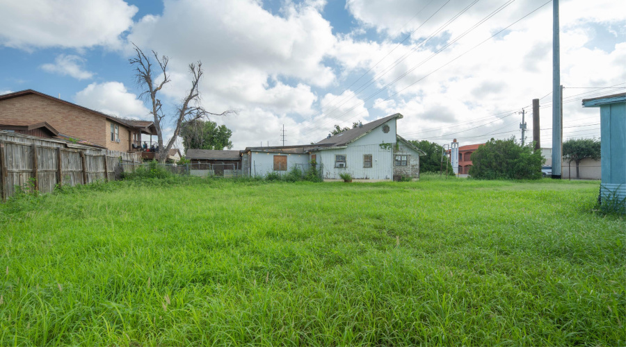 5114 & 5102 San Francisco Ave, Laredo, Texas 78041, 4 Bedrooms Bedrooms, 8 Rooms Rooms,2 BathroomsBathrooms,Residential,For Sale,5114 & 5102 San Francisco Ave,20263242