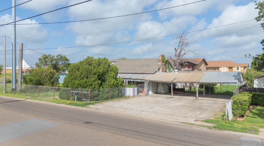 5114 & 5102 San Francisco Ave, Laredo, Texas 78041, 4 Bedrooms Bedrooms, 8 Rooms Rooms,2 BathroomsBathrooms,Residential,For Sale,5114 & 5102 San Francisco Ave,20263242